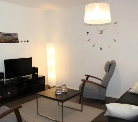 Majoituspalvelu Nurmi Yritysperaenkatu 2 E 2 *