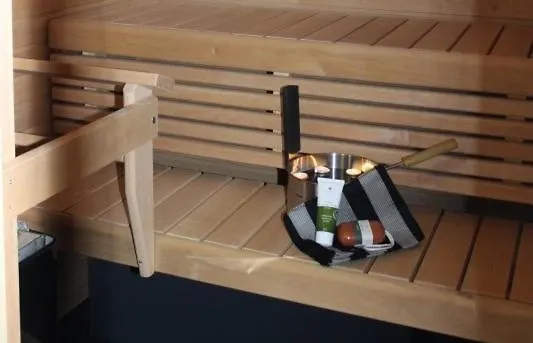 Majoituspalvelu Nurmi Yritysperaenkatu 2 E 2 *